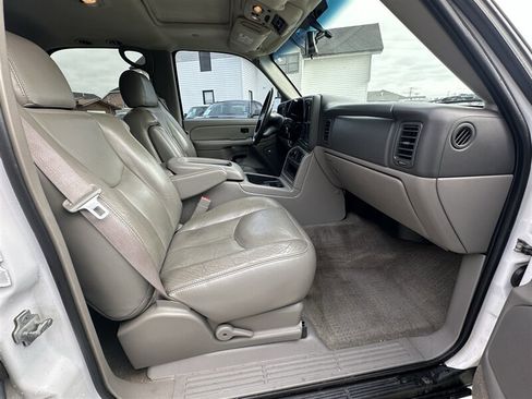 Used 2005 Chevrolet Tahoe LS w/ Preferred Equipment Group AWD/4WD image 12