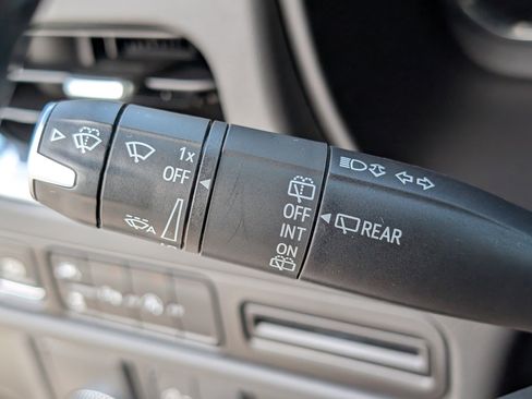 Used 2023 GMC Yukon SLE image 25