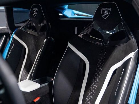 Used 2023 Lamborghini Huracan Tecnica RWD image 11
