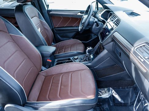 Used 2024 Volkswagen Tiguan SEL R-Line image 17