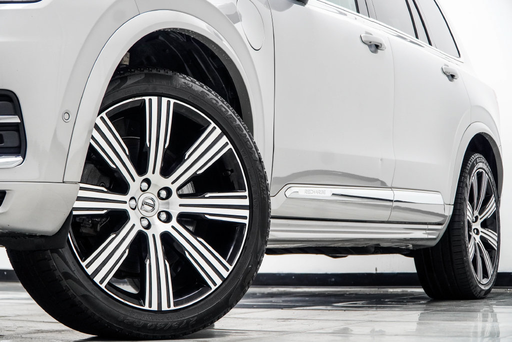 Used 2024 Volvo XC90 T8 Plus AWD/4WD image 4