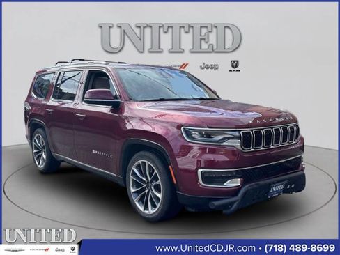 Used 2022 Jeep Wagoneer Series III w/ Premium Group I image 32