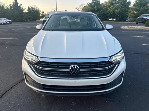 Used 2024 Volkswagen Jetta SE w/ Panoramic Sunroof Package FWD image 2