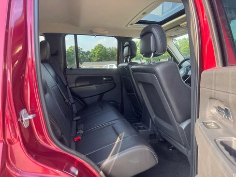 Used 2012 Jeep Liberty Sport AWD/4WD image 18