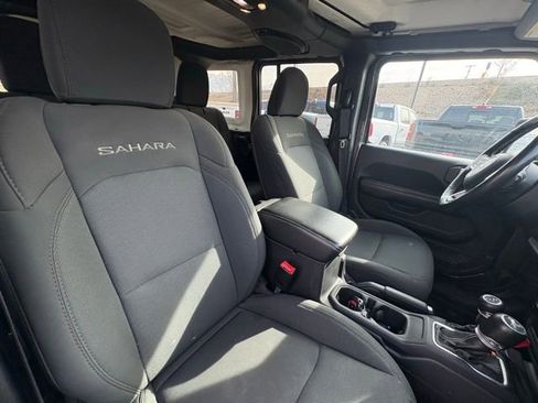 Used 2019 Jeep Wrangler Unlimited Sahara image 25