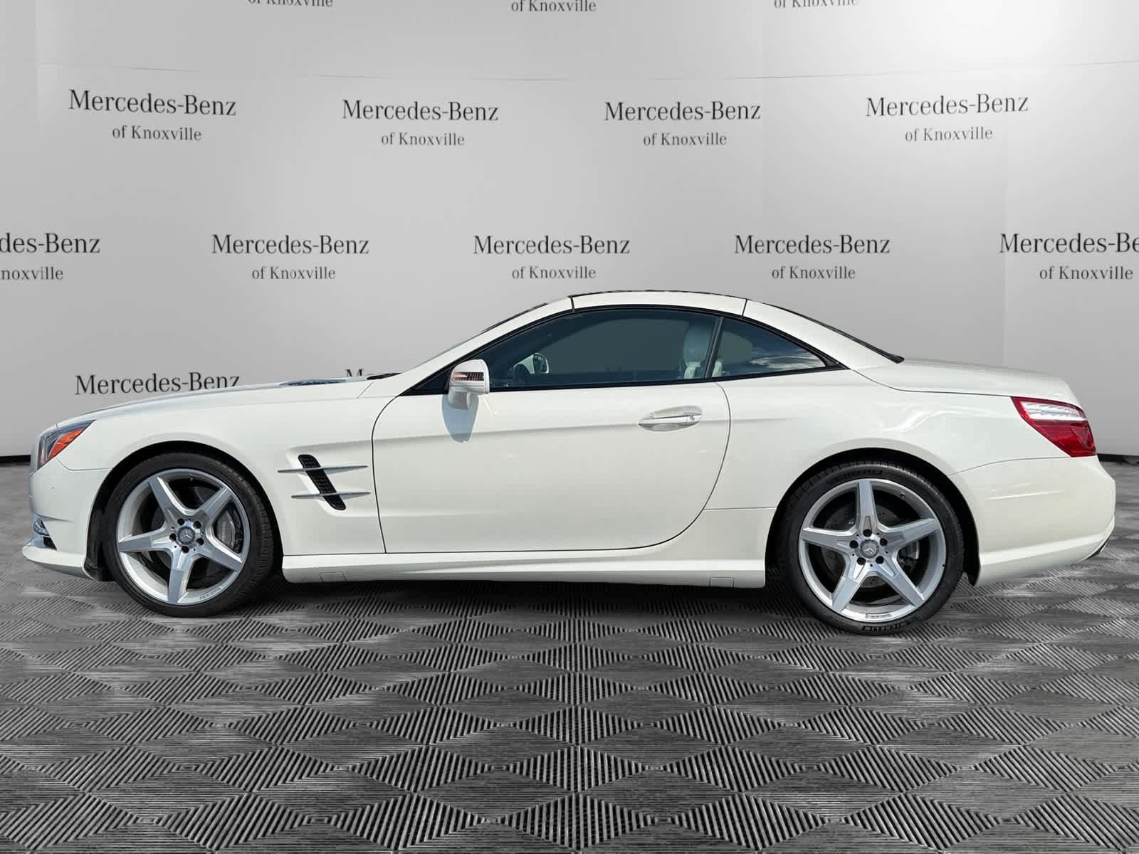 Used 2015 Mercedes-Benz SL 550 image 2