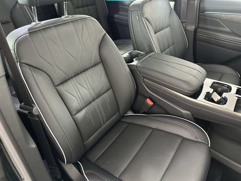 Used 2026 Buick Enclave Avenir w/ Super Cruise Package AWD/4WD image 29