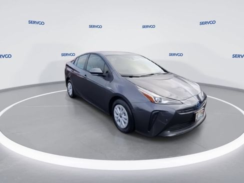 Used 2022 Toyota Prius LE image 2