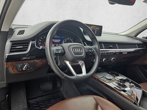 Used 2017 Audi Q7 3.0T Premium image 10