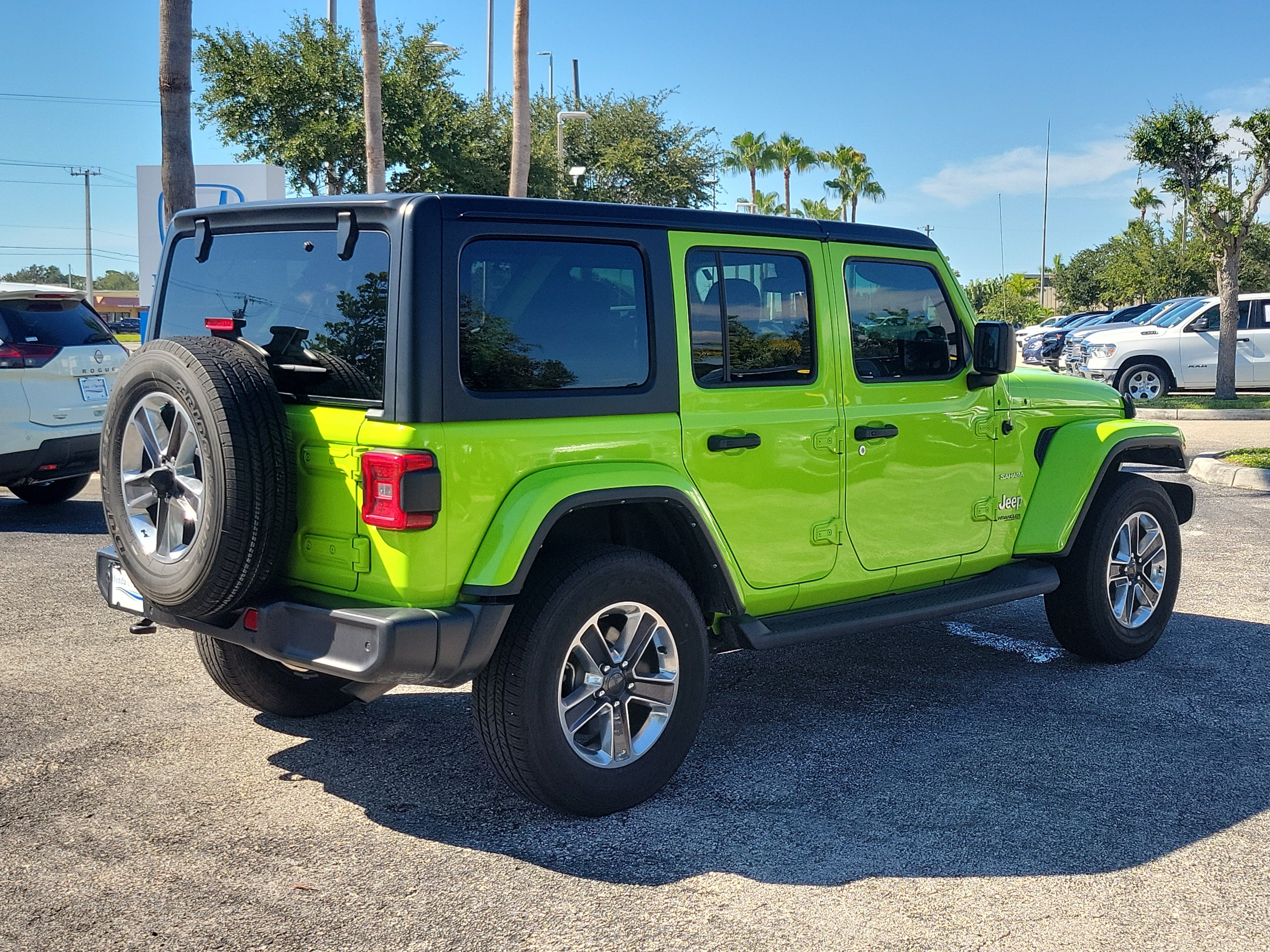 Used 2021 Jeep Wrangler Unlimited Sahara w/ LED Lighting Group AWD/4WD image 7