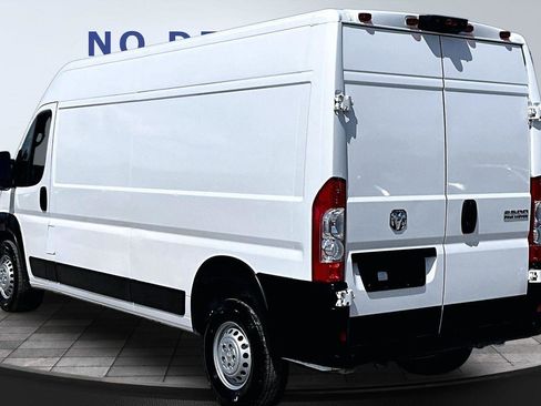 Used 2025 RAM ProMaster 2500 w/ Convenience Group FWD image 4