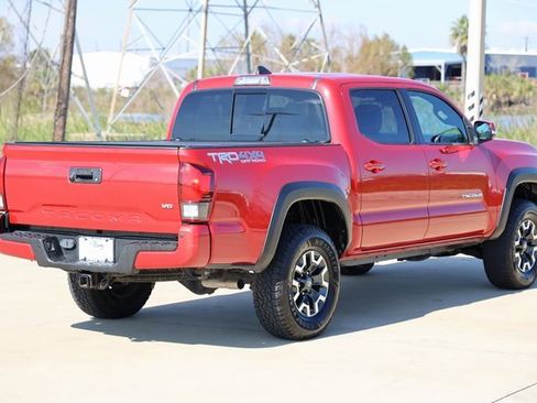 Used 2018 Toyota Tacoma TRD Off-Road image 9