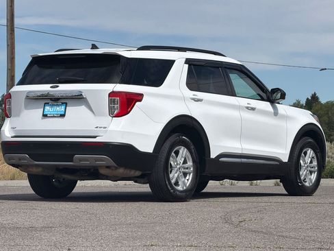 Certified 2022 Ford Explorer XLT w/ Equipment Group 202A AWD/4WD image 2
