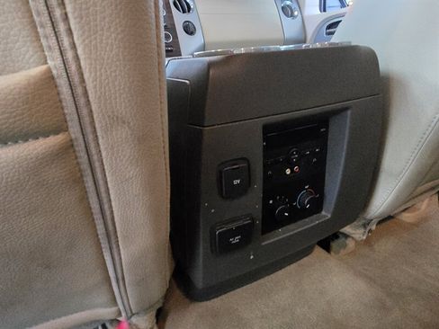 Used 2014 Ford Expedition EL XLT w/ Equipment Group 202A AWD/4WD image 14