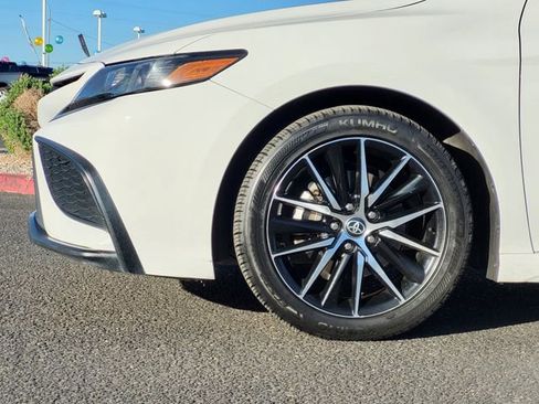 Used 2022 Toyota Camry SE FWD image 10