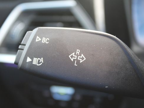 Used 2021 BMW 330i Sedan w/ Premium Package image 31