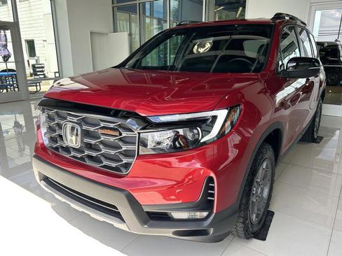 Used 2024 Honda Passport TrailSport image 2