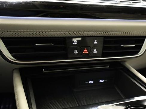 Used 2024 Volkswagen Atlas SEL Premium R-Line AWD/4WD image 23