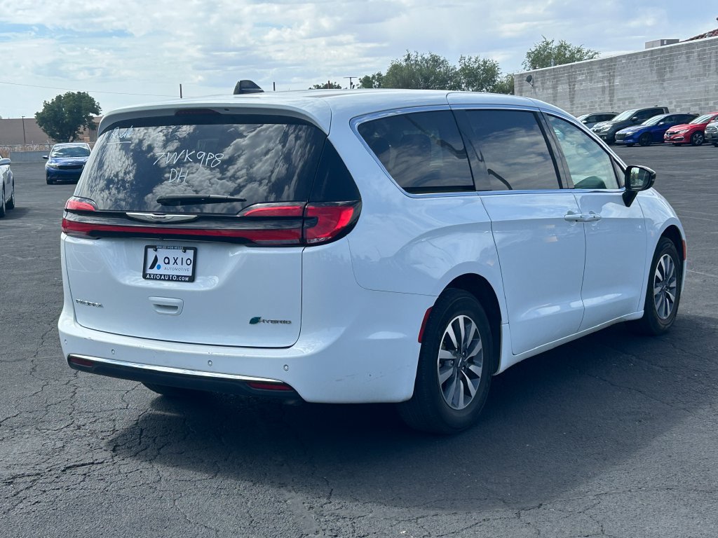 Used 2024 Chrysler Pacifica Limited FWD image 3