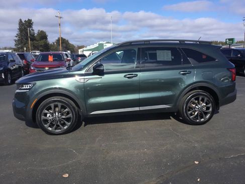 Used 2023 Kia Sorento LX image 2