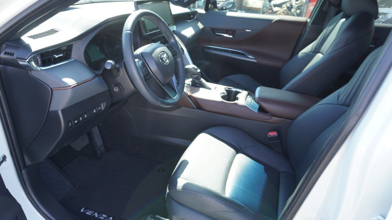 Used 2022 Toyota Venza Limited w/ Advanced Technology Package AWD/4WD image 5