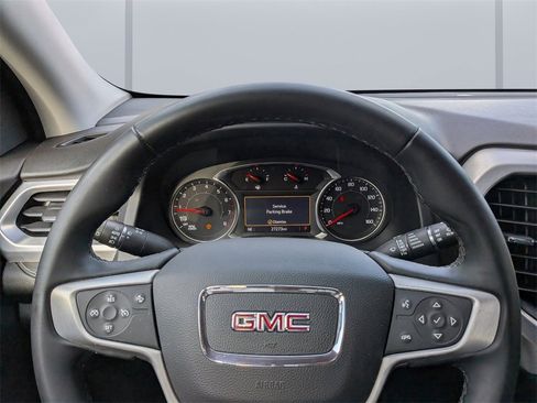 Used 2023 GMC Acadia SLT image 30