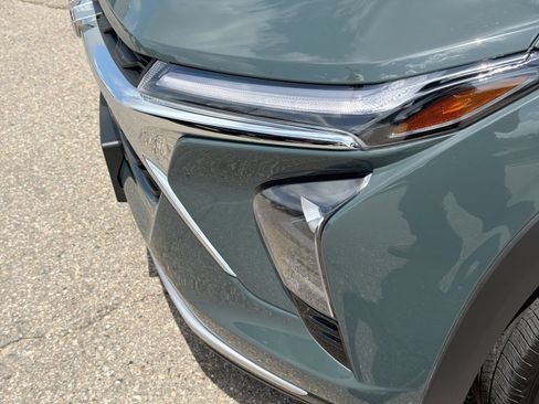 Used 2025 Chevrolet Trax LT w/ LT Convenience Package FWD image 12