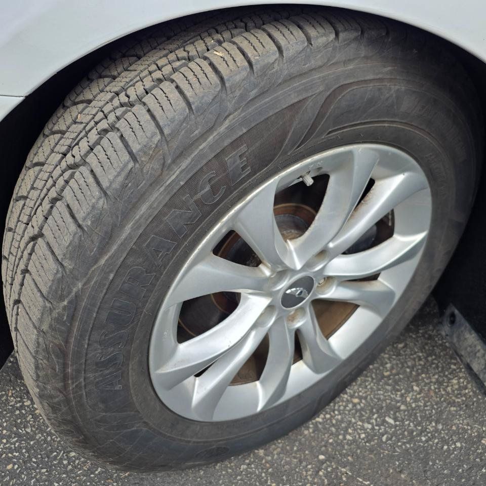 Used 2013 Hyundai Genesis 3.8 RWD image 15