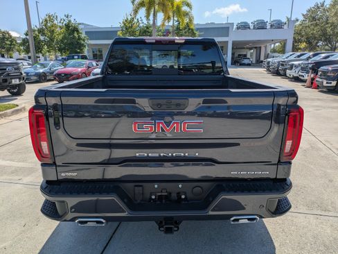 Used 2025 GMC Sierra 1500 Denali w/ Technology Package AWD/4WD image 5