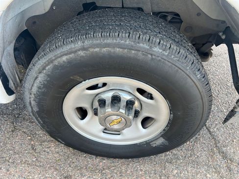 Used 2025 Chevrolet Express 3500 LT w/ LT Preferred Equipment Group image 31