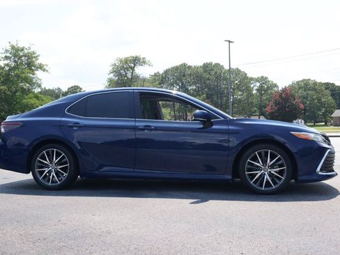 Used 2024 Toyota Camry XLE FWD image 6