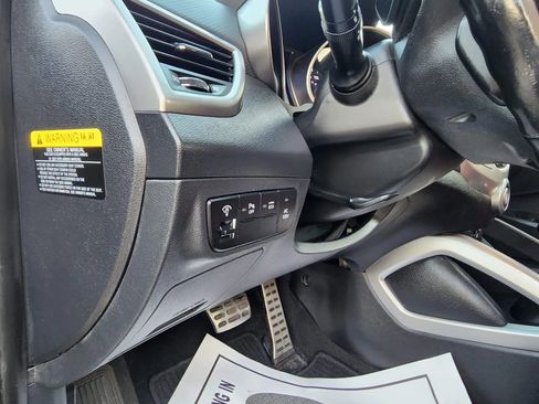 Used 2012 Hyundai Veloster w/ Tech Pkg image 22