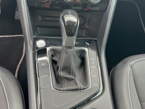 Certified 2023 Volkswagen Taos SE w/ Panoramic Sunroof Package FWD image 21