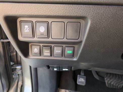 Used 2021 Nissan Rogue Sport SV AWD/4WD image 18