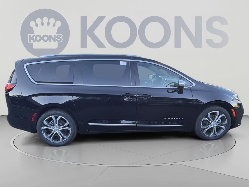 Used 2026 Chrysler Pacifica Pinnacle FWD image 8