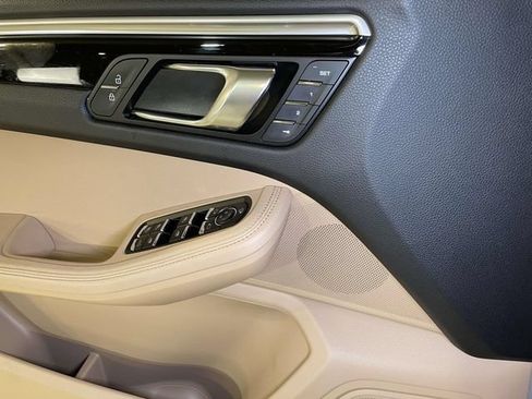 Certified 2020 Porsche Macan AWD/4WD image 39