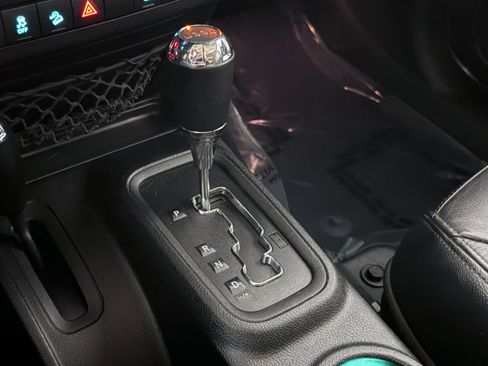 Used 2016 Jeep Wrangler Unlimited Sahara image 36