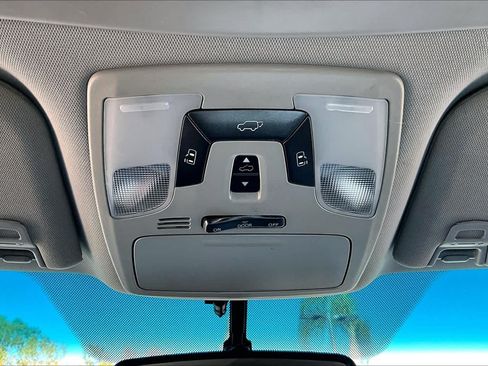 Used 2017 Toyota Sienna XLE FWD image 33