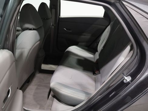 Used 2021 Hyundai Elantra SE image 17