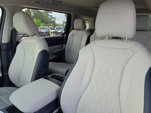 New 2026 Kia Carnival EX FWD image 23