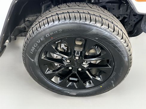 Used 2021 Jeep Wrangler Unlimited Sahara w/ Cold Weather Group AWD/4WD image 11