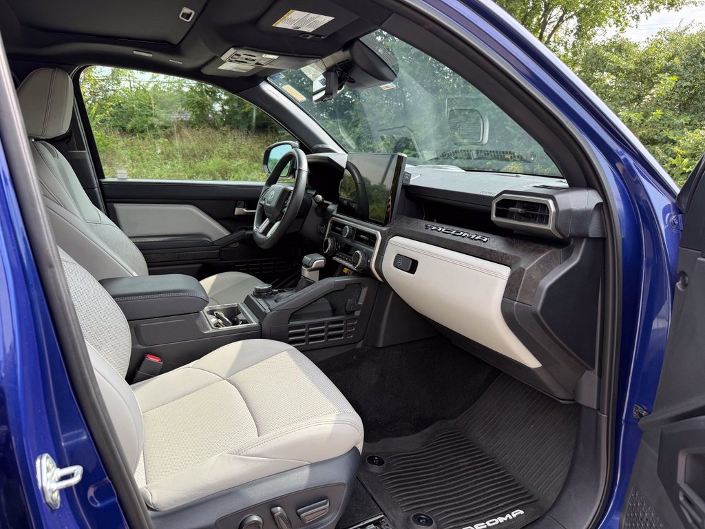 Used 2025 Toyota Tacoma Limited AWD/4WD image 23