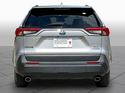 Used 2022 Toyota RAV4 XLE AWD/4WD image 10