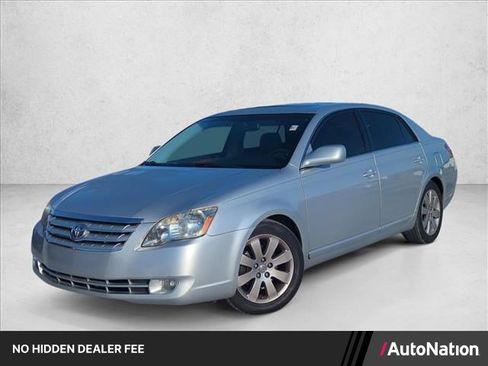 Used 2005 Toyota Avalon XLS FWD image 1
