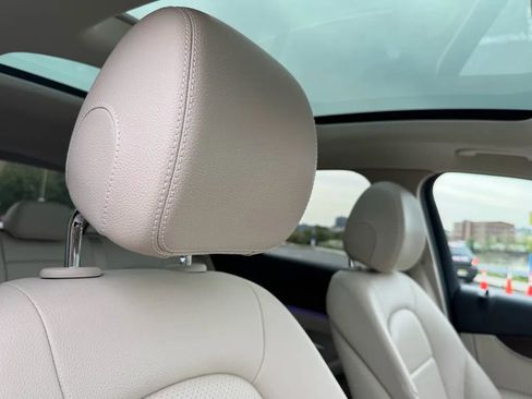 Used 2021 Mercedes-Benz GLC 300 4MATIC image 22