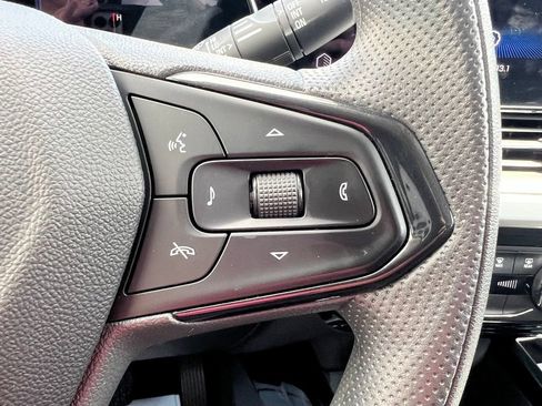 Used 2025 Chevrolet Trax LT FWD image 13