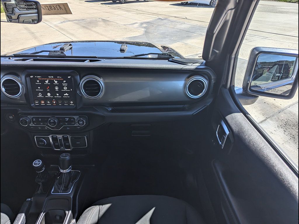 Used 2023 Jeep Gladiator Overland w/ Cold Weather Group AWD/4WD image 4