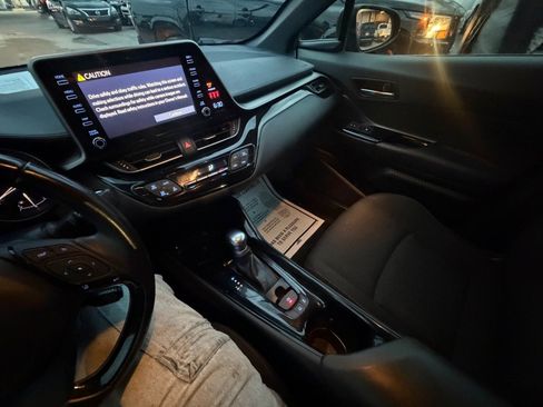 Used 2019 Toyota C-HR XLE FWD image 15