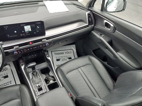 Used 2024 Kia Sorento S FWD image 18