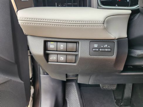 Used 2020 Toyota Avalon XLE w/ Moonroof Package FWD image 24